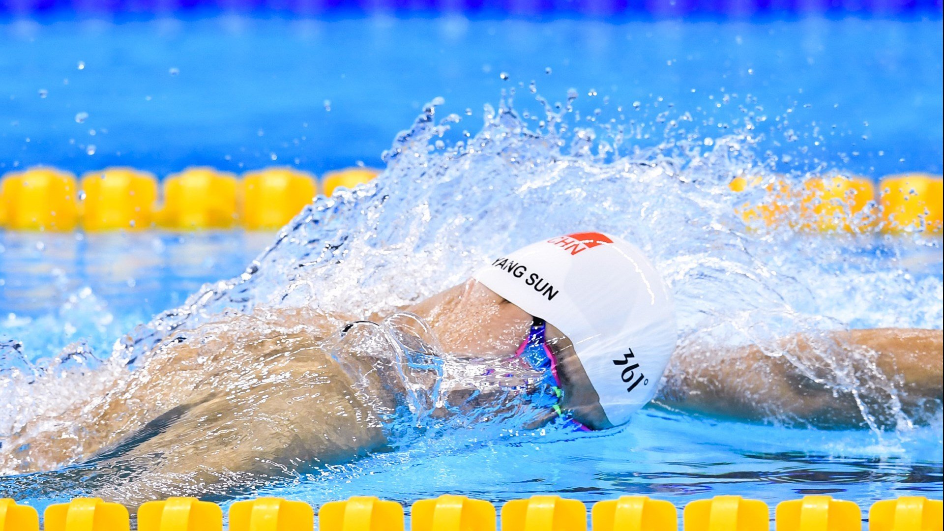 “西甲焦点：明星飞驰场上，场面精彩绝伦”